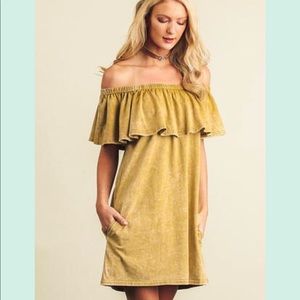 Off the shoulder honey mini NWT